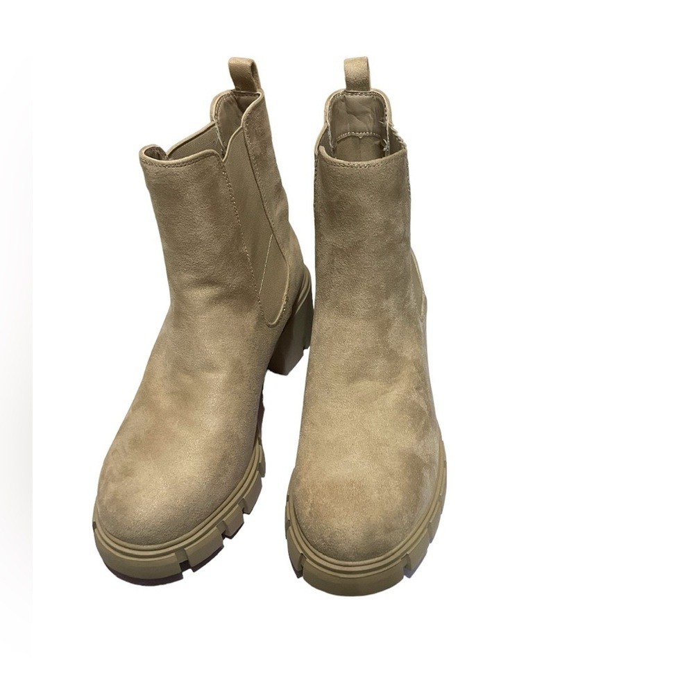 Madden Girl Women’s Tessa Chelsea Boots, Sand Fab, 10 NEW in box
